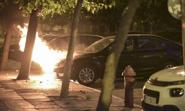 Δώστε προσοχή! Γιατί αυξήθηκαν τα αυτοκίνητα που αρπάζουν φωτιά εν κινήσει στην Ελλάδα